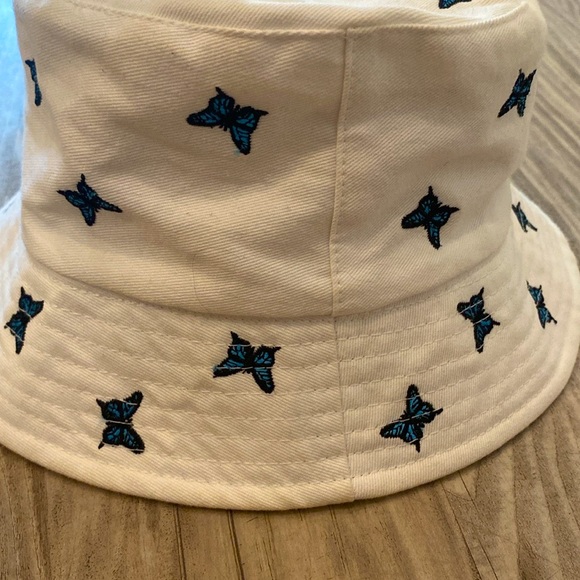(GOOD CONDITION) Forever 21 girls bucket hat w/blue butterflies 🦋!! (One size) - Picture 13 of 16
